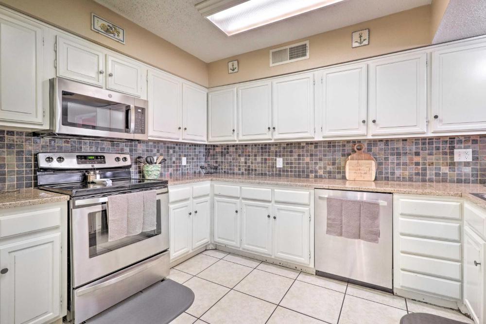 Lakefront Home with Point Venture Golf Access!